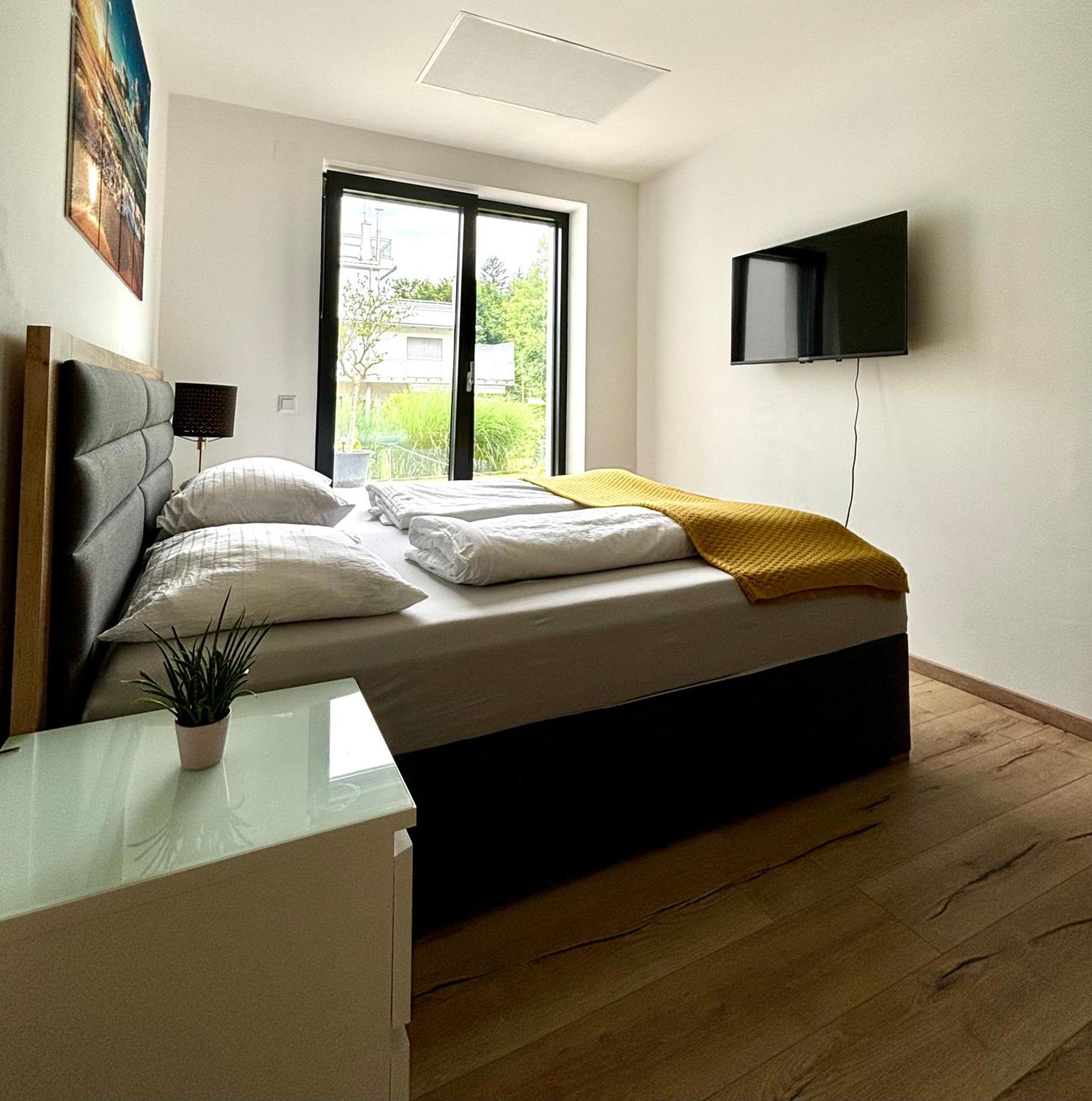 Schoene Wohnung Mit Terrasse Und Parkplatz Velden am Wörthersee Buitenkant foto