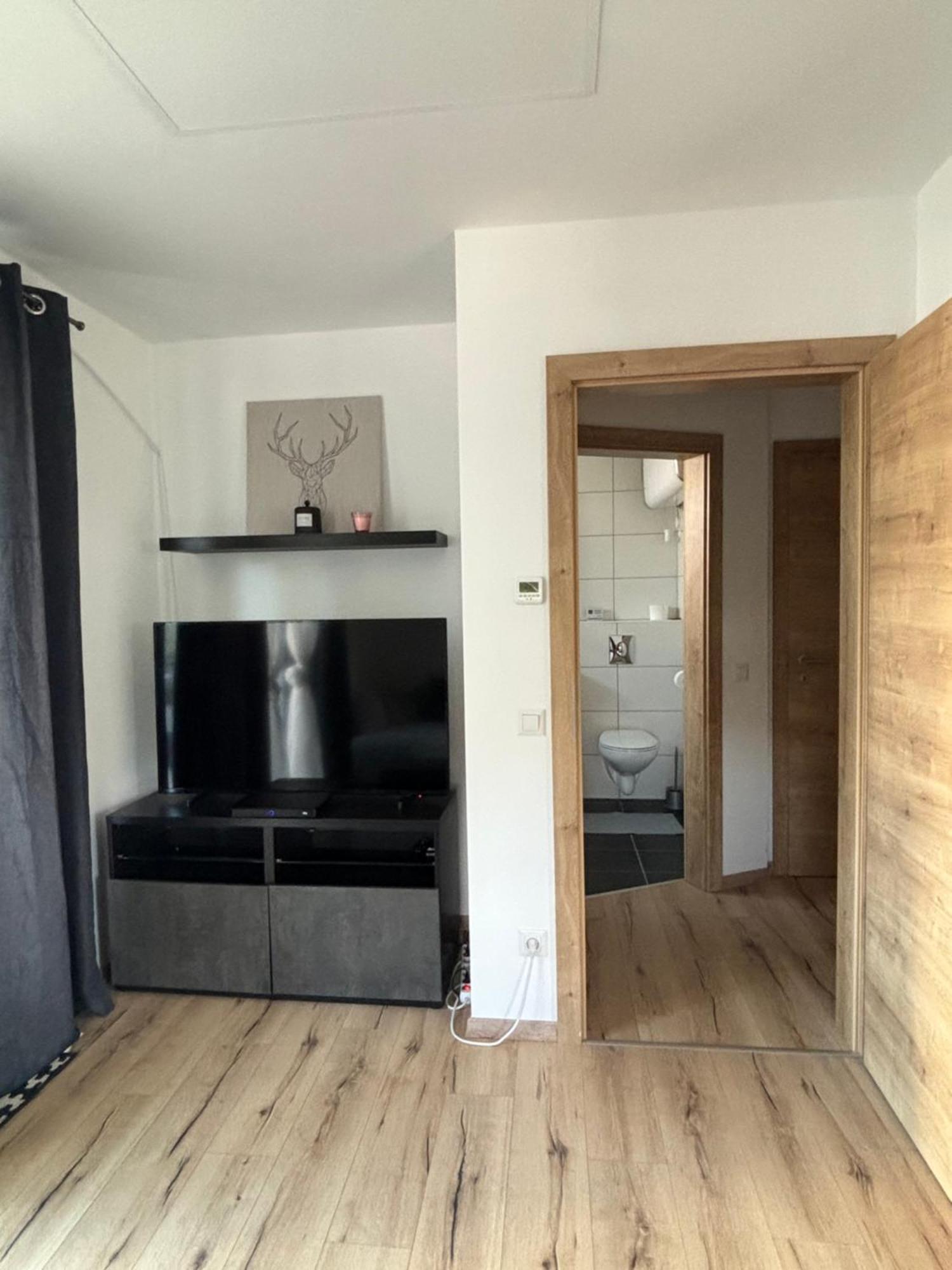 Schoene Wohnung Mit Terrasse Und Parkplatz Velden am Wörthersee Buitenkant foto