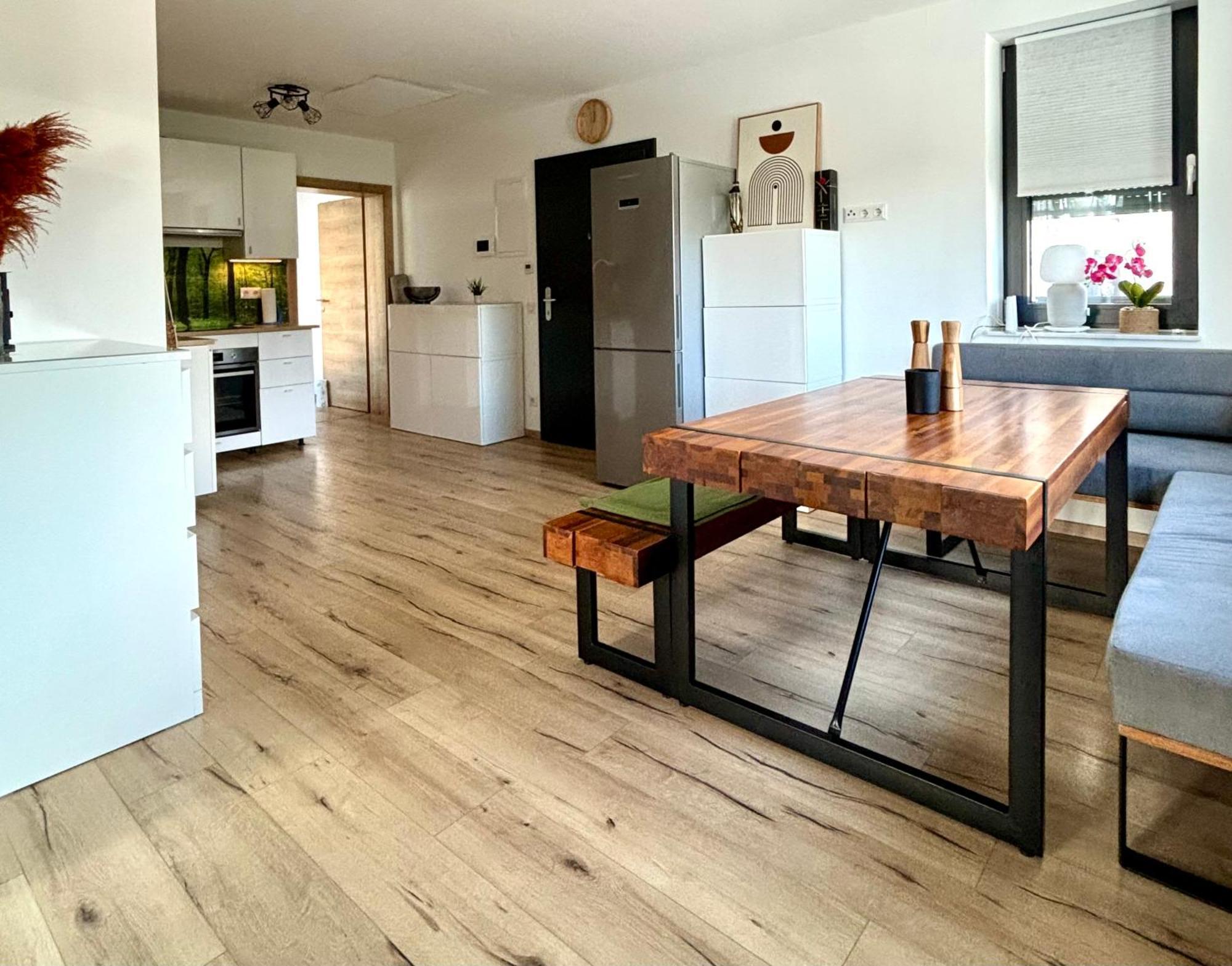 Schoene Wohnung Mit Terrasse Und Parkplatz Velden am Wörthersee Buitenkant foto