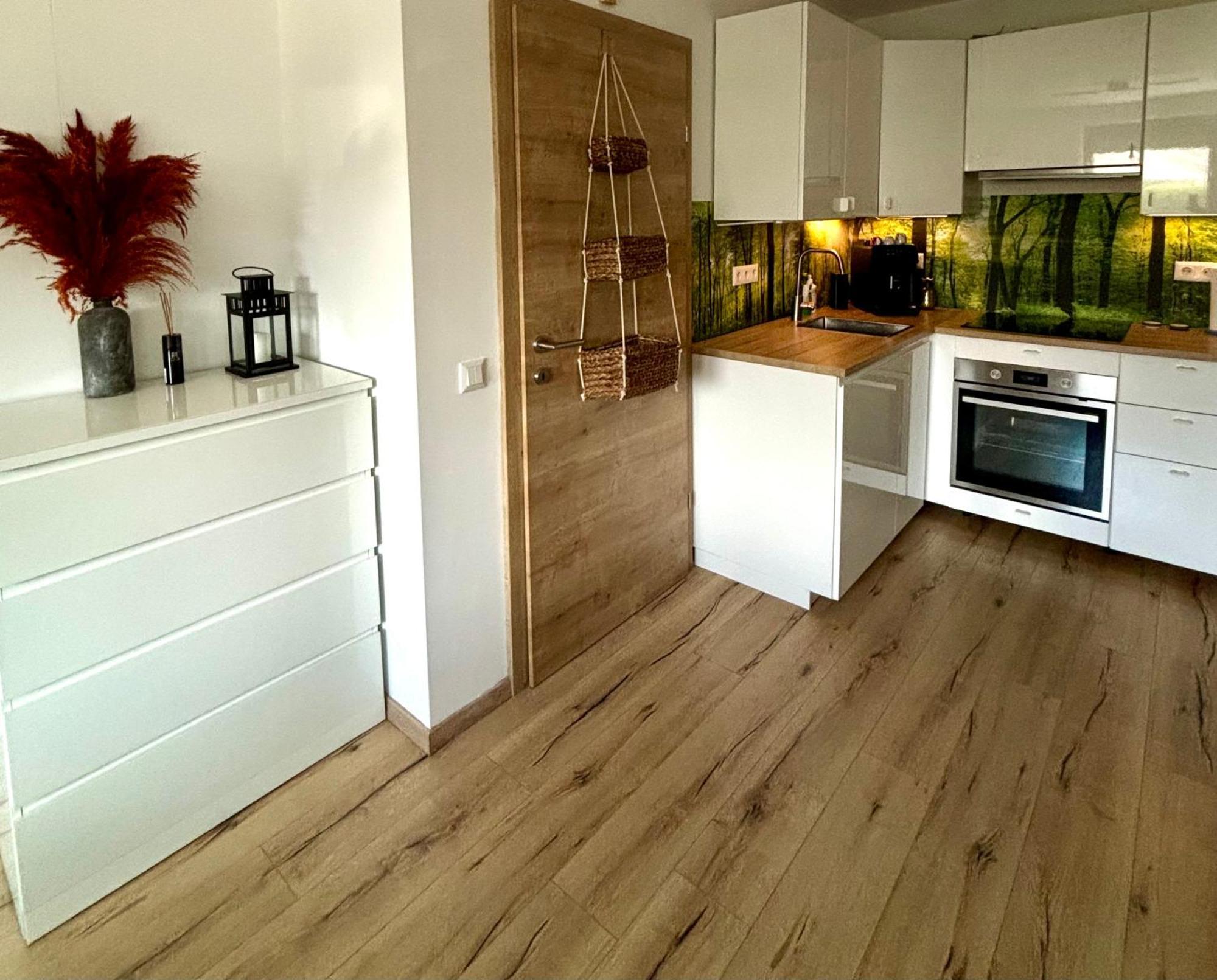 Schoene Wohnung Mit Terrasse Und Parkplatz Velden am Wörthersee Buitenkant foto