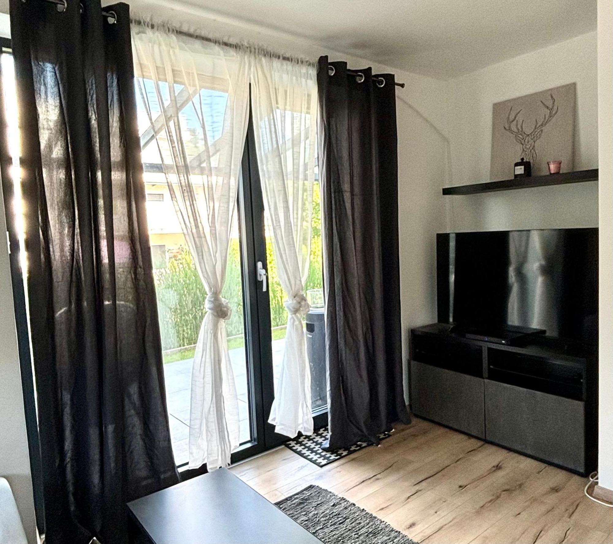 Schoene Wohnung Mit Terrasse Und Parkplatz Velden am Wörthersee Buitenkant foto